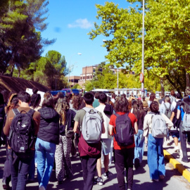 Estudiantes universitarios salen a la calle en apoyo al pueblo palestino y contra el genocidio en Gaza