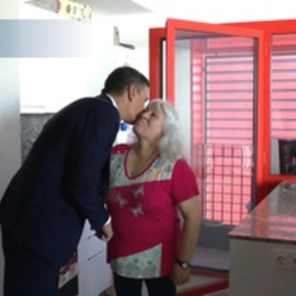 Pedro Sánchez visita una promoción de vivienda de alquiler social de Barcelona