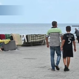 Desplazados libaneses acampan en las calles de Beirut huyendo de la guerra