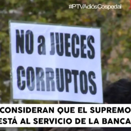 Los ciudadanos protestan ante el Tribunal Supremo por la decisión sobre los impuestos hipotecarios