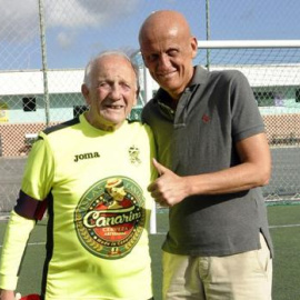 Tano Zunino junto a Pierluigi Collina , miembro del comité de Árbitros de la UEFA - EFE