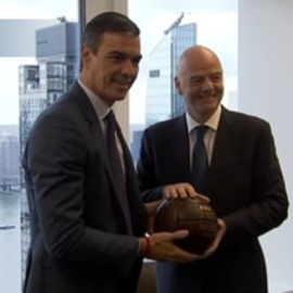 Pedro Sánchez se reúne con el presidente de la FIFA, Gianni Infantino