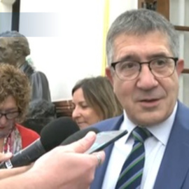 Patxi López dice que la voluntad del PSOE es hablar con todos los grupos sobre la senda de déficit