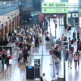 Activistas climáticos perturban la actividad de varios aeropuertos alemanes