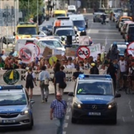Activistas marchan en Berlín para protestar contra las perforaciones de gas
