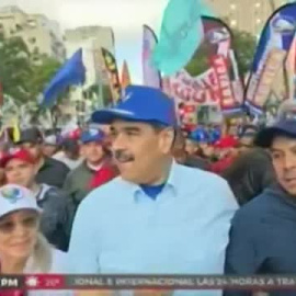 Decenas de miles de venezolanos apoyan en una gran manifestación en Caracas al presidente Nicolás Maduro