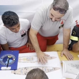 Continúa la búsqueda de los 6 desaparecidos en el naufragio del velero en Italia