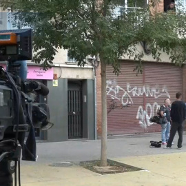 Los Mossos buscan a un hombre acusado de amputar la mano de su pareja en Santa Coloma