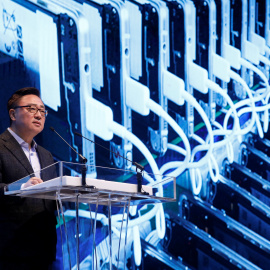Koh Dong-jin, presidente de la Unidad de Negocio de Comunicaciones Móviles de Samsung, da explicaciones sobre la Galaxy Note 7 en Seúl. /REUTERS