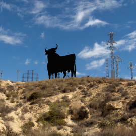 Uno de los siete toros de Osborne de la provincia de Alicante. WIKIPEDIA