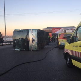 El autobús ha volcado por causas todavía desconocidas/ 112 MADRID