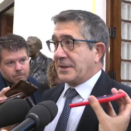 El PSOE rechaza los centros de internamiento de migrantes fuera de Europa y Sumar lo califica de "vergüenza"