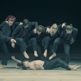 BTS regresan a lo grande con la hipnótica 'Black swan'