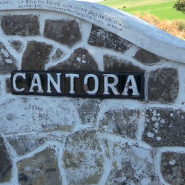 Aparecen pintadas en la fachada de Cantora a favor de Isabel Pantoja 