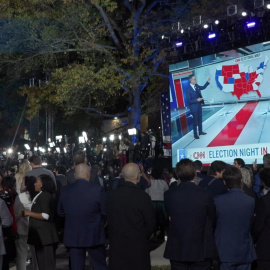 Harris pospone su discurso tras unos resultados en clara desventaja frente a Trump