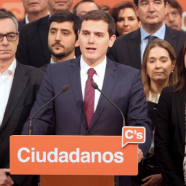 El presidente de Ciudadanos, Albert Rivera (c), durante la presentación de su equipo para la Ejecutiva del partido que, según ha avanzado, une continuidad y renovación y da prioridad a la competencia y profesionalidad frente a los criterios