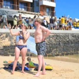 Miles de canarios, contra los excesos del turismo