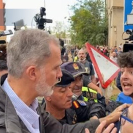 Los vecinos de Paiporta estallan durante la visita de autoridades