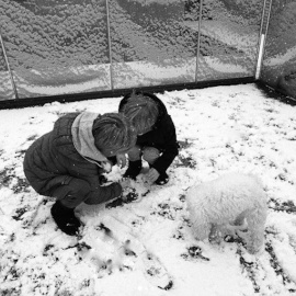 Sara Carbonero disfruta con sus hijos de un día en la nieve