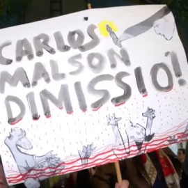 Mazón se mantiene en el cargo pese a la presión de la calle