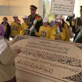 Los palestinos recuerdan a Yaser Arafat 20 años después de su muerte: "Esta es nuestra tierra"