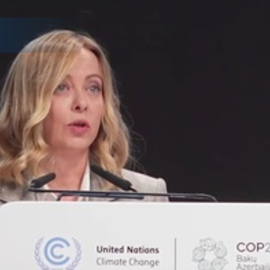 Meloni: “Por el momento no hay alternativa a los combustibles fósiles, debemos tener una visión realista"