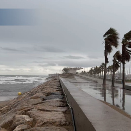 Cerrado al tráfico en el puerto de de Valencia por las condiciones meteorológicas