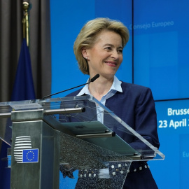 La presidenta de la Comisión Europea, Ursuela von der Leyen, en una rueda de prensa en Bruselas. REUTERS/Olivier Hoslet/Pool