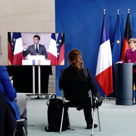  La canciller alemana Angela Merkel, en Berlín, en una rueda de prensa conjunta con el presidente francés Emmanuel Macron, para presentar su propuesta de un fondo en la UE de 500.000 millones para hacer frente a la crisis del coronavirus. R