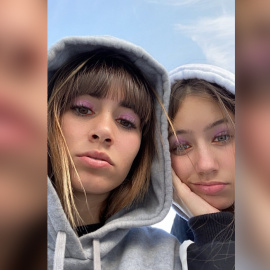 Aitana comparte dos fotos con la hermana de Miguel Bernardeau