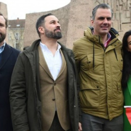  Iván Espinosa de los Monteros, Santiago Abascal, Javier Ortega Smith y Rocío Monasterio en la madrileña plaza de Colón de Madrid. /EFE