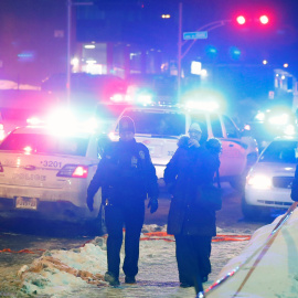 La Policía canadiense inspecciona las inmediaciones del lugar del atentado.- REUTERS