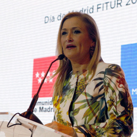 La presidenta de la Comunidad de Madrid, Cristina Cifuentes, en el estand madrileño de FITUR. EFE/Victor Lerena