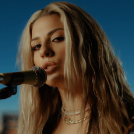 Miriam Rodríguez estrena el videoclip de 'Dos Extraños En La Ciudad'