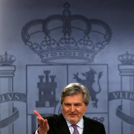 Íñigo Méndez de Vigo durante la rueda de prensa posterior al Consejo de ministros. | JAVIER LIZÓN (EFE)