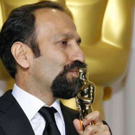 El director iraní Asghar Farhadi, cuando recibió el Óscar a la mejor película de habla no inglesa en 2012. Archivo REUTERS