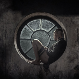 Tom Hardy ejerce de protagonista de Taboo