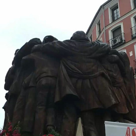 ‘El abrazo’ recuerda a los abogados de Atocha