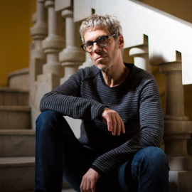 Ariel Rot, en la entrada del Círculo de Bellas Artes. CHRISTIAN GONZÁLEZ