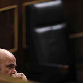 Luis de Guindos, en el Congreso. | JUAN CARLOS HIDALGO (EFE)