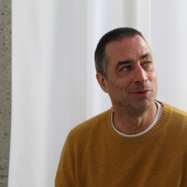 Michael Hardt durant l'entrevista. SIMÓN VÁZQUEZ.