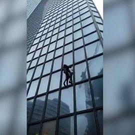 El Spider-Man francés, contra la reforma de las pensiones