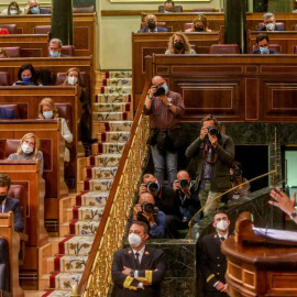  La ministra de Hacienda, María Jesús Montero, se dirige a la bancada del PP en el debate de los Presupuestos.- EUROPA PRESS