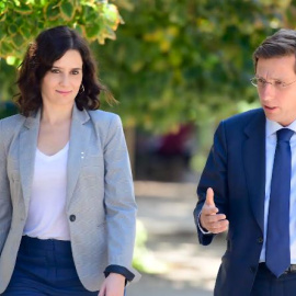 Madrid y el toque de queda: del "conmigo que no cuenten" de Ayuso al "haré lo que digan las autoridades" de Almeida