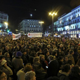 Concentración feminista en la Puerta del Sol de Madrid contra Vox. EFE