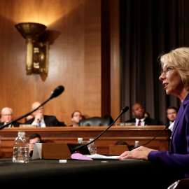 Betsy DeVos testifica ante la audiencia de confirmación del Comité Senatorial de Salud, Educación y Trabajo/ REUTERS
