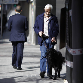 Un invidente con su perro guía. E.P.