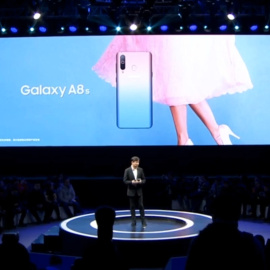 Samsung presenta el Galaxy A8s con pantalla Infinity-0