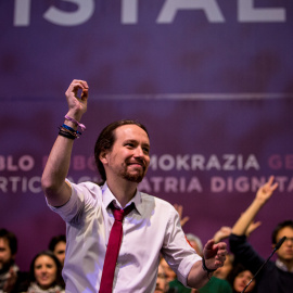 Pablo Iglesias a su subida a la tarima para dar su discurso tras revalidar la secretaría general / JAIRO VARGAS