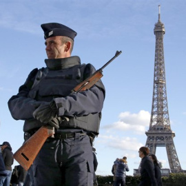 Detenidas cuatros personas que querían cometer un atentado suicida en París / REUTERS